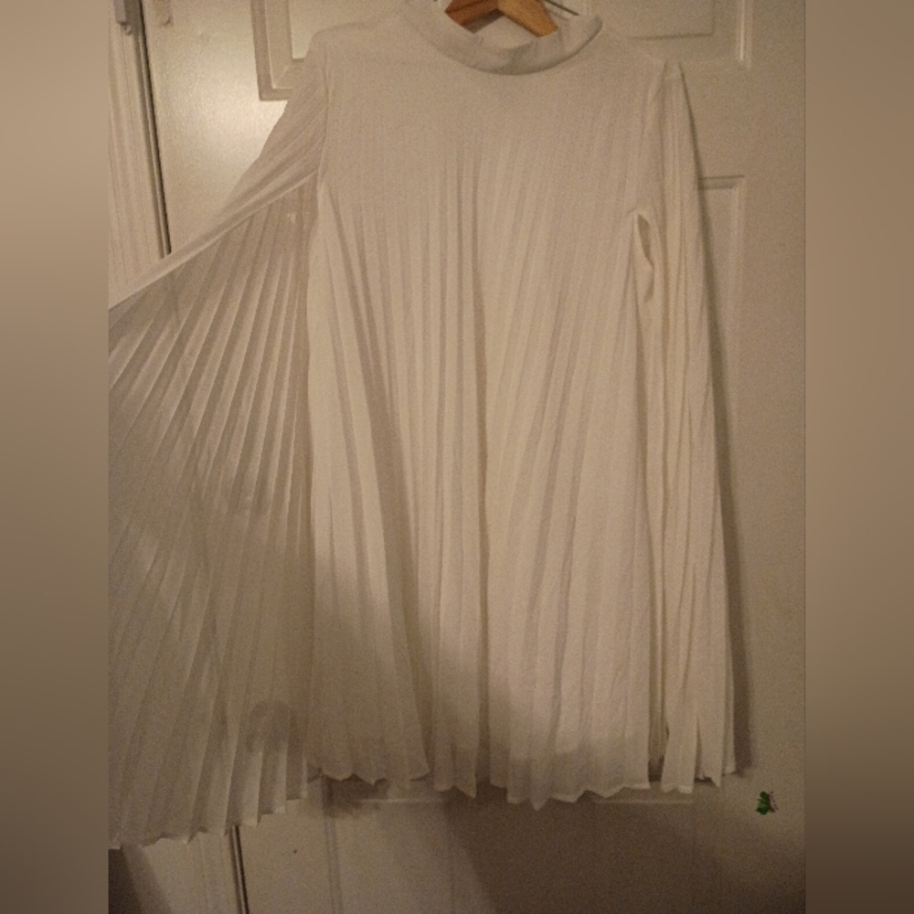 Elegant White Pleated Skirt